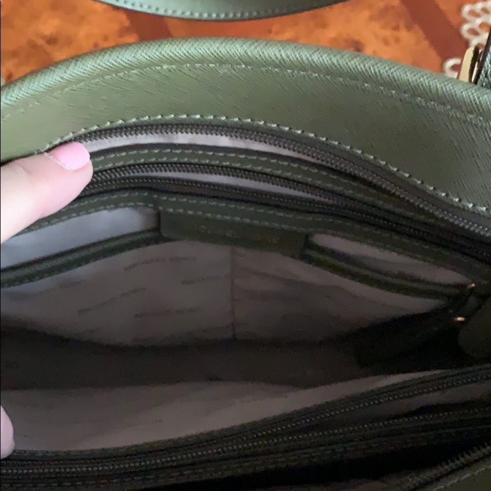 Handbag - Picture 2 of 3